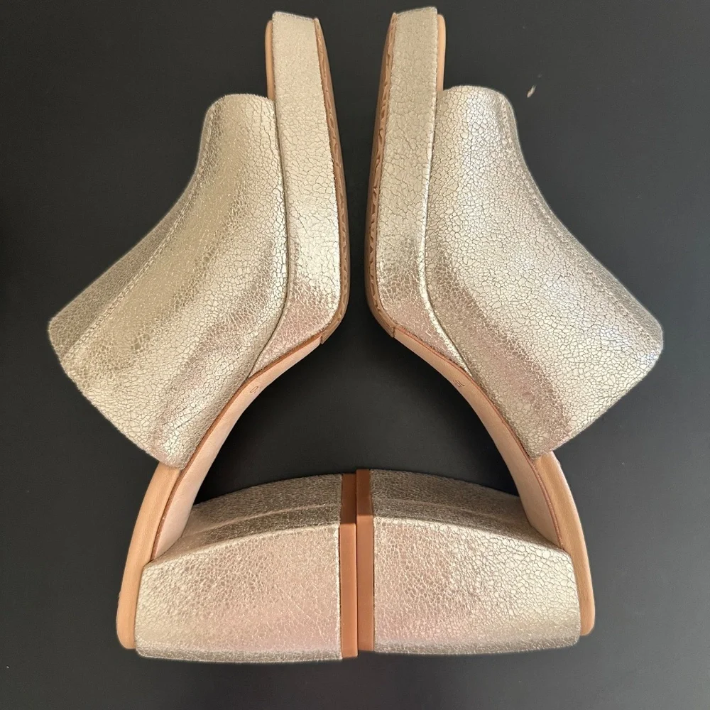 Donald Pliner Turner Platform Heeled Sandal Metallic Gold Women's Sz 6.5 NEW